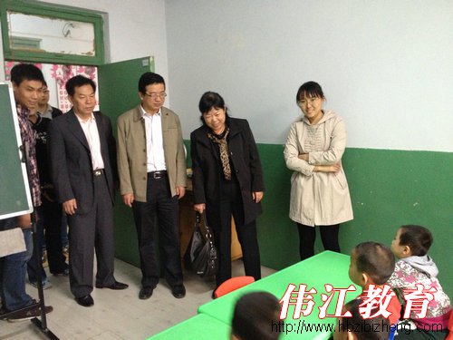省残联敦主任来我校康复校区检查指导工作 (1)