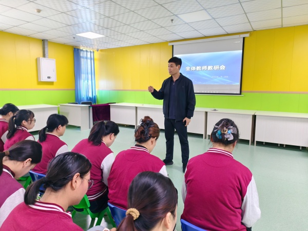 以爱为尺，以研为镜——教学研讨会纪实